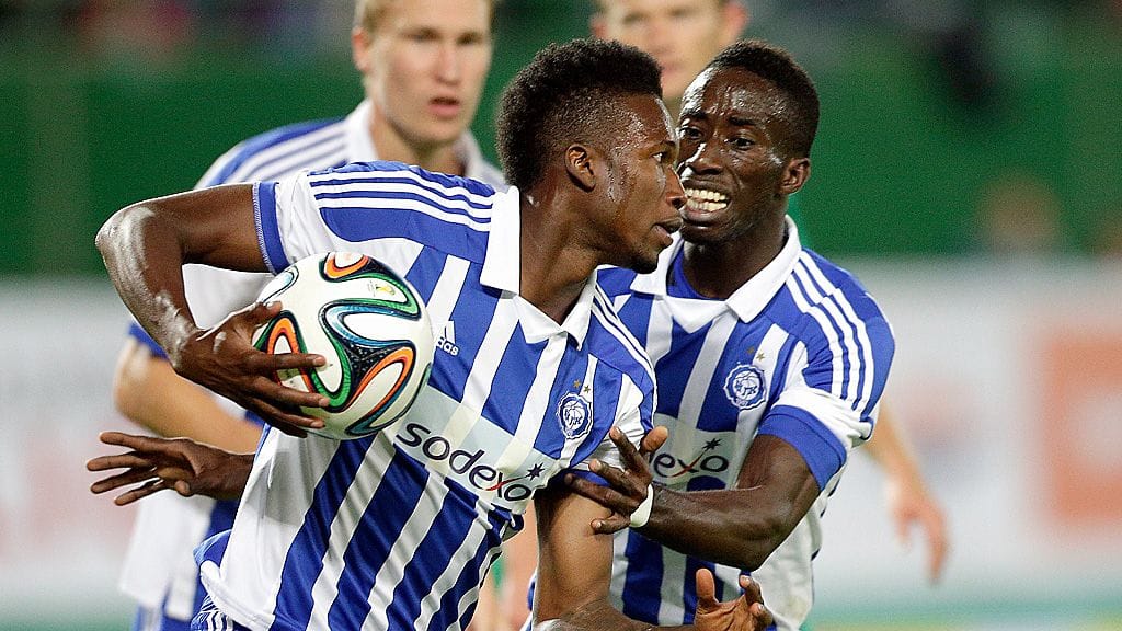 Macoumba Kandjin (vas.) 1-2-kavennus toi HJK:n peliin mukaan.