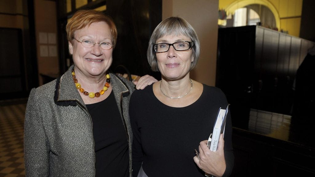 Presidentti Tarja Halonen ja Maria Romantschuk "Tarja Halonen - Paremman maailman puolesta" -kirjan julkistamistilaisuudessa 23.10.2012.