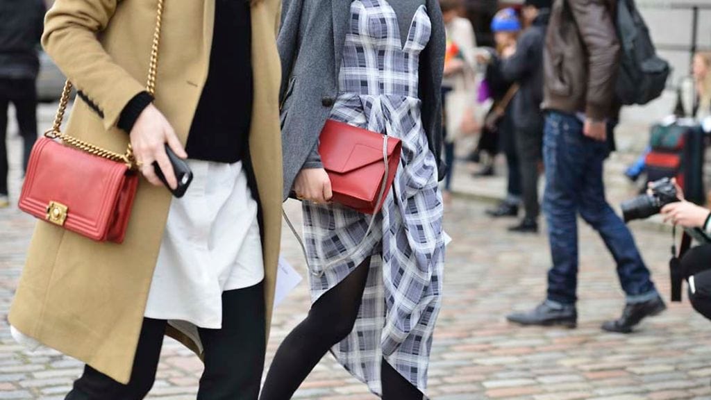 Eihän hihansuissasi näy valmistajan lappusia? Kuvituskuva.