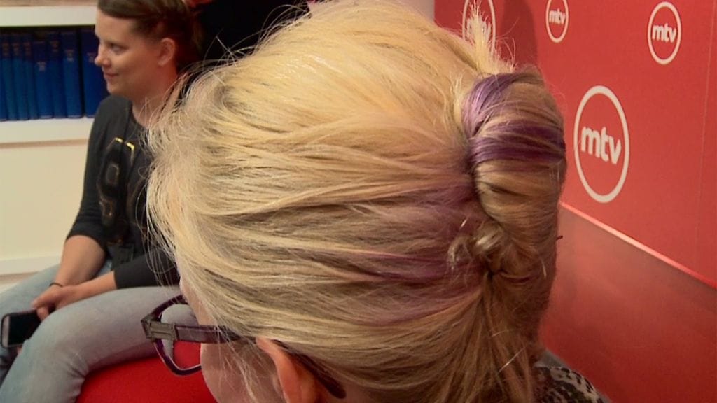 Upea nutturakampaus sopii juhlatilaisuuksiin.