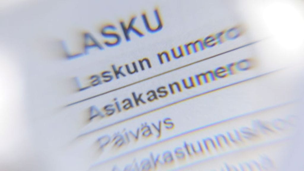 Oikean näköisiin laskuihin on vaihdettu eri tilinumerot ja väärennetyt kirjeet on postitettu laskujen alkuperäisille vastaanottajille. Kuvituskuva.