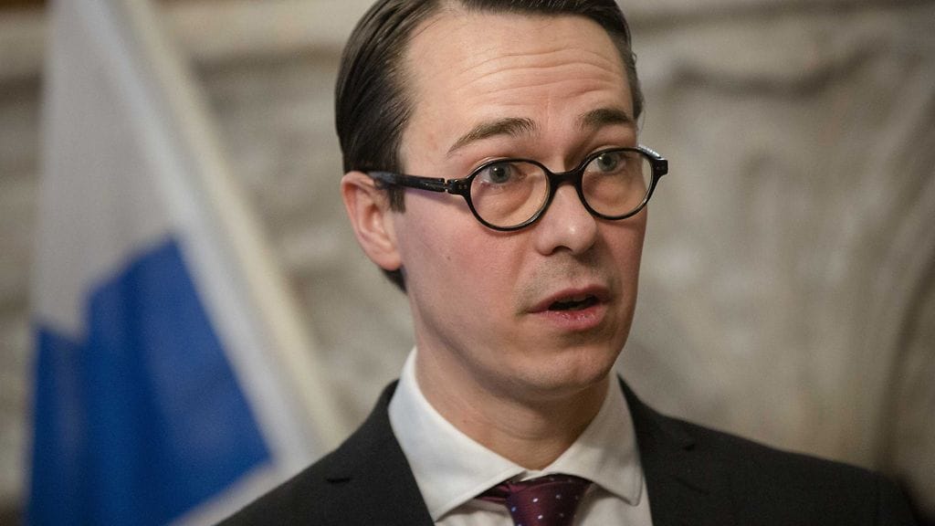 Haglund on toiminut aiemmin muun muassa puolustusministerinä, europarlamentaarikkona ja RKP:n puheenjohtajana.