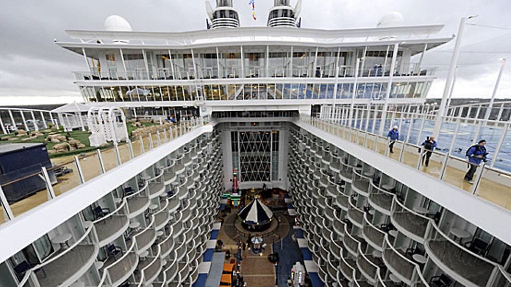 Jättiristeilijä Allure of the Seas.