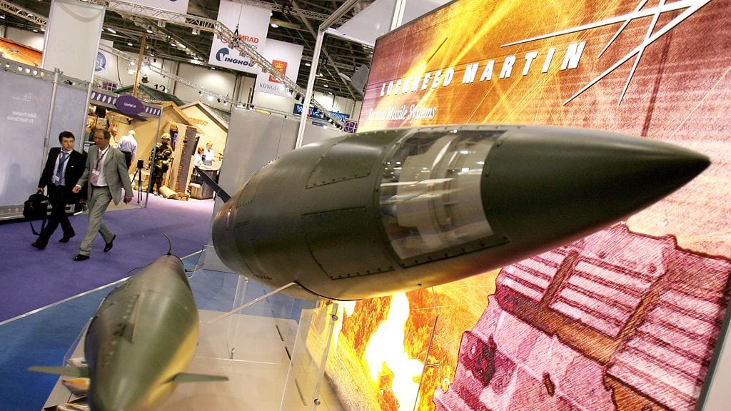 Kuvituskuva. Kuvassa yhdysvaltalaisen Lockheed Martinin mainosständi.