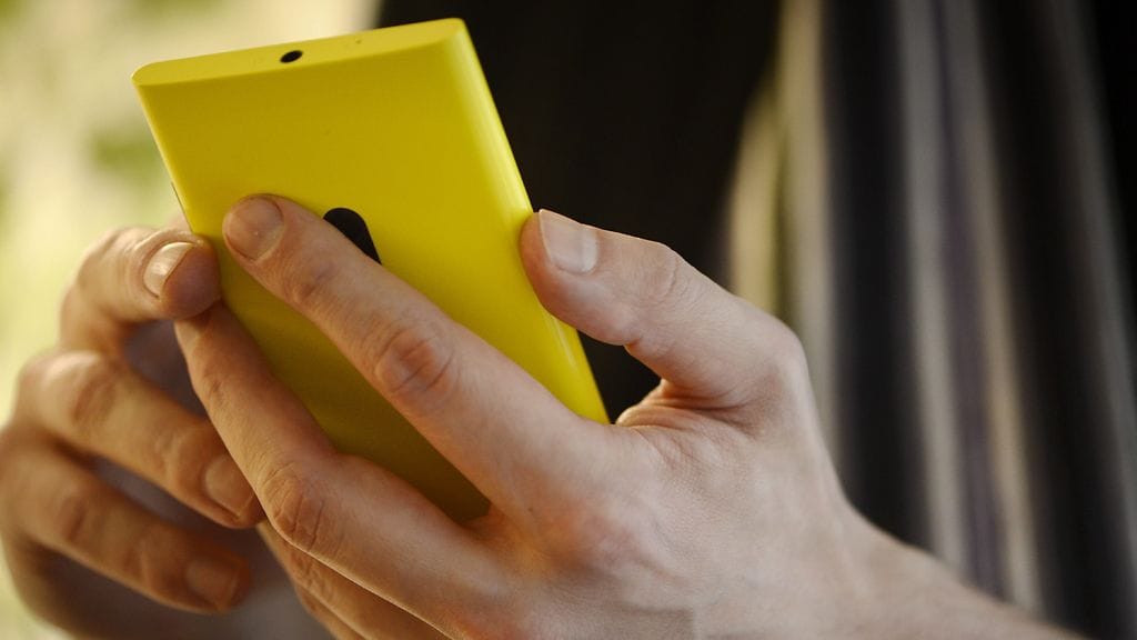 Nokian käyttämän Windows Phone -käyttöjärjestelmän markkinaosuus vaikuttaa lupaavalta erityisesti Italiassa. Kuvassa Lumia 920 -älypuhelin.