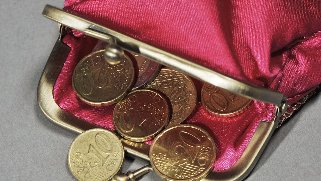 Kossu-pullon hinta halpeni 10 vuodessa useita euroja veromuutoksen vuoksi