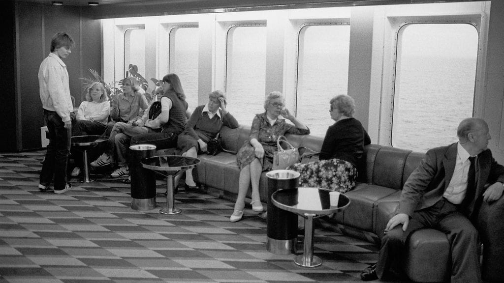 Ulkomaantoimittaja Rita Strömmer pohtii, ovatko mielikuvamme Ruotsista myytti. Kuvassa Ruotsiin menijöitä Viking Songilla 5.5.1981.