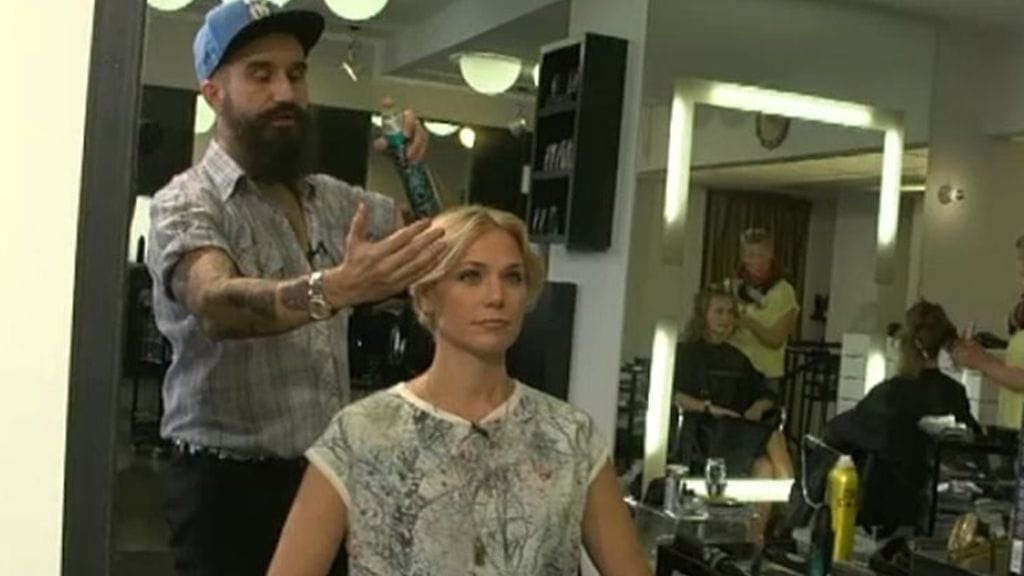 Hiusmuotoilija kertoo, kuinka hiuslakkaa kannattaa käyttää.