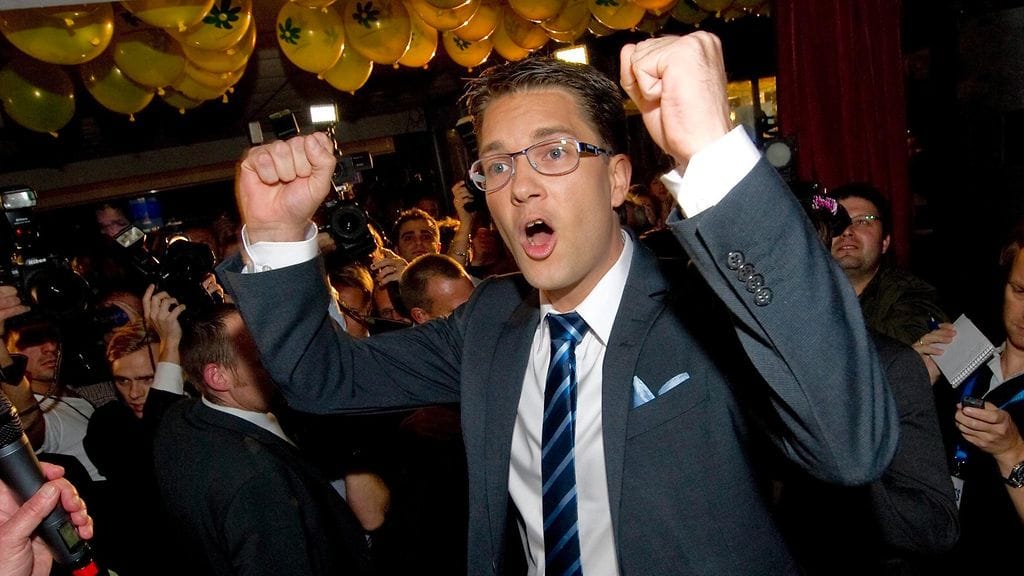Puolueen puheenjohtaja Jimmy Åkesson tapasi puolueensa ruotsidemokraattien kannattajia Tukholmassa 19.9.2010.