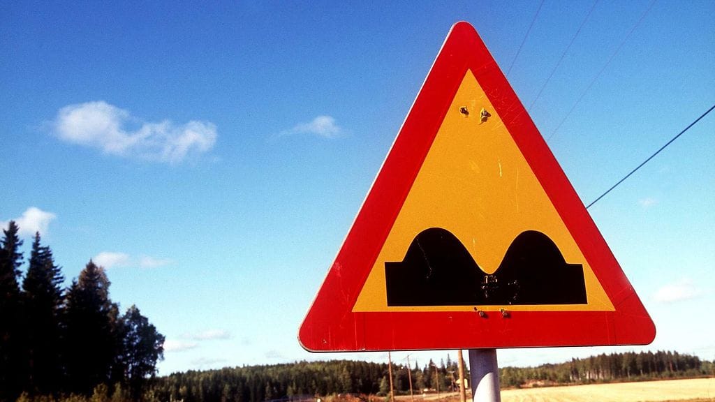 Useimmiten korvausta haetaan päällystetyllä tiellä kuoppaan ajamisen aiheuttamista vahingoista.