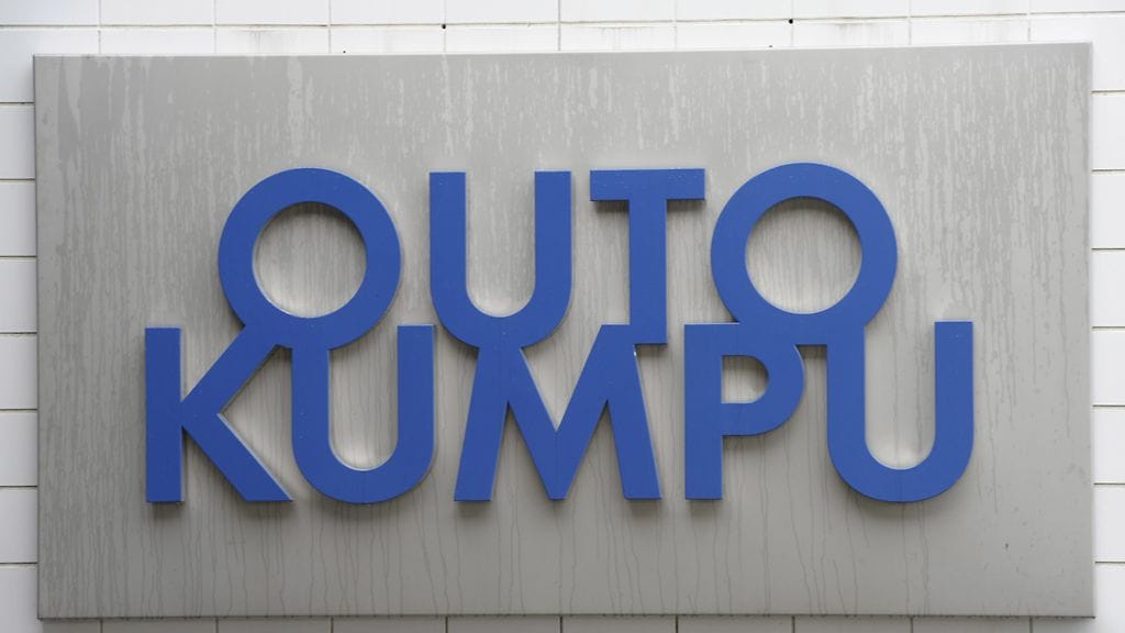 Outokummun logo kuvattuna yhtiön pääkonttorin edustalla Espoossa.
