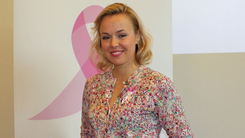 Minna Parikka loi uuden ilmeen Roosa nauhalle.