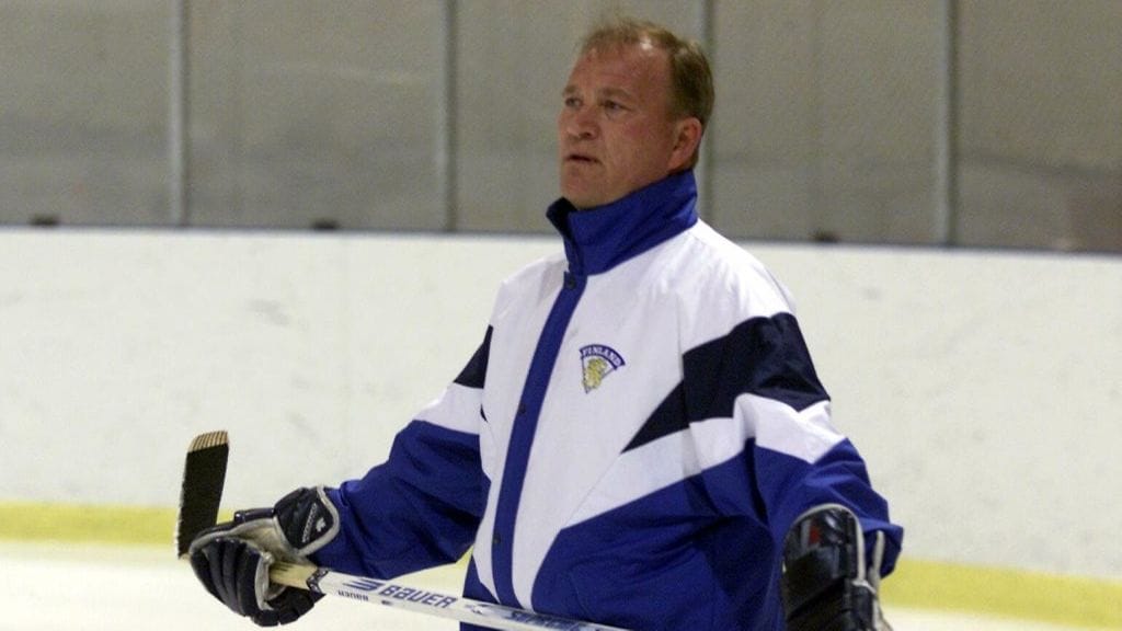 Esko Nokelainen toimii KalPan legendajoukkueen valmentajana.