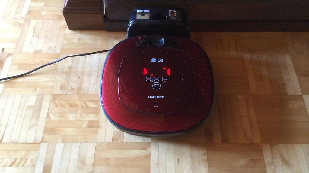 LG Hom-bot robotti-imuri