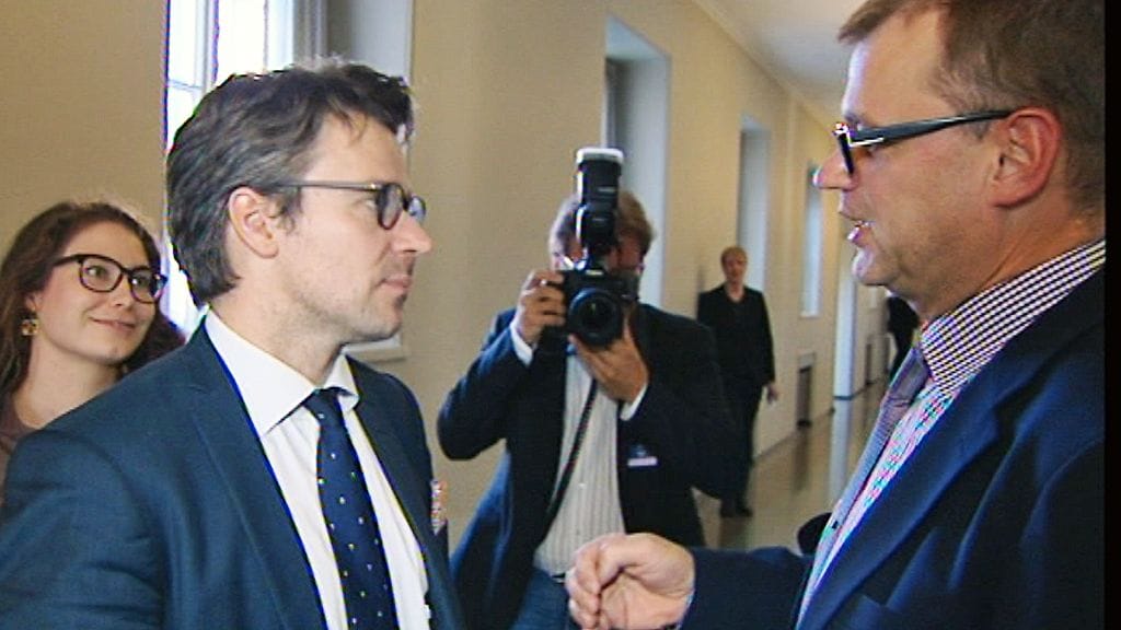 Pääministeri Juha Sipilä (oikealla) ja vihreiden puheenjohtaja Ville Niinistö (vasemmalla).