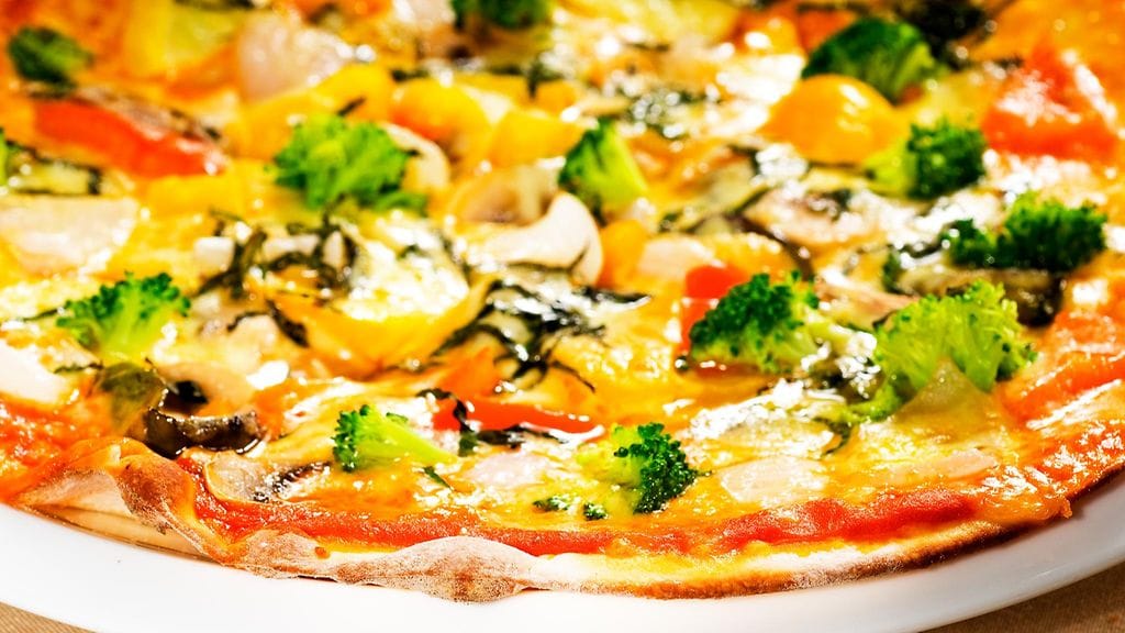 Yhä useampi suomalainen valitsee kasvispizzan.