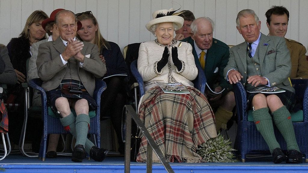 Osa briteistä on sitä mieltä, että Trumpin mauttomuuden takia hänen ei ole soveliasta tavata maan kuninkaallisia.