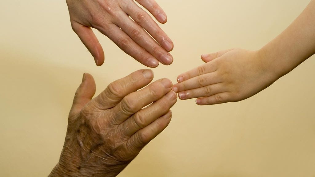 Käsiäkin voi hoitaa ikääntymisen merkkejä vastaan.