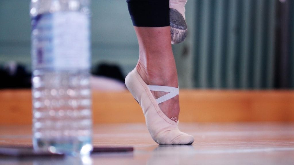 Aikuisbalettitunti on kovaa treeniä. Kuvituskuva.