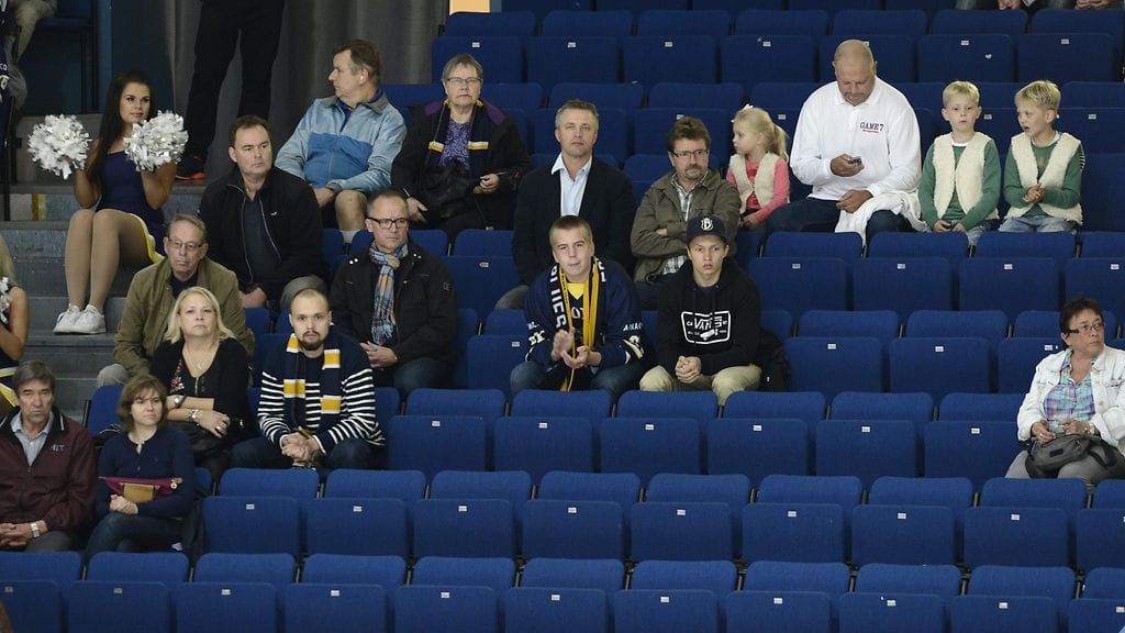 Espoon Metro Areenalla oli paljon tyhjiä paikkoja. Arkistokuvaa.