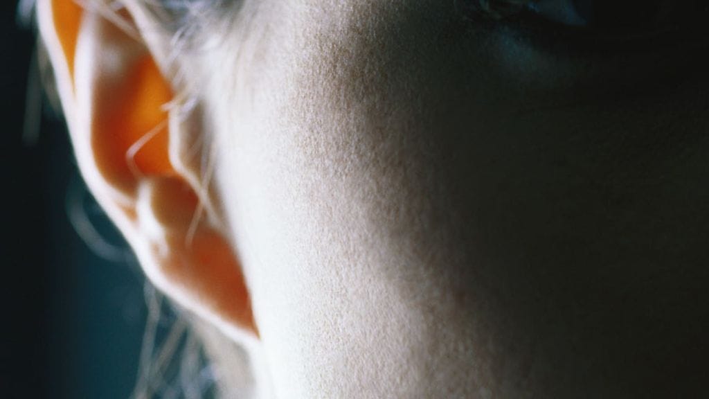 Skitsofreniaan kuuluu usein äänihallusinaatioita. Kuvituskuva.