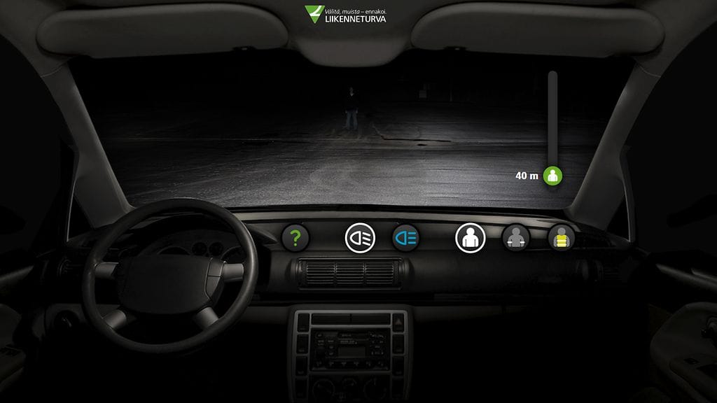 Ilman heijastimia kulkeva henkilö näkyy heikosti vain 40 metrin päässä autosta, vaikka pitkät ajovalot on kytketty toimintaan.