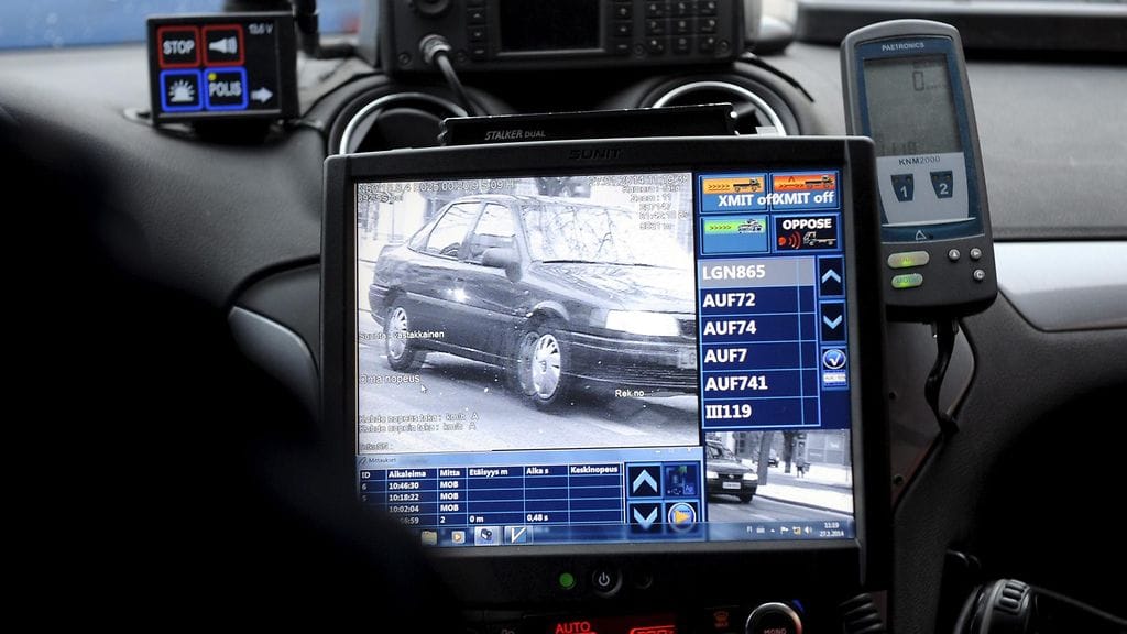 Tällä laitteella poliisi voi aiempaa helpommin havaita esimerkiksi katsastamattomat, vakuuttamattomat ja varastetut autot.