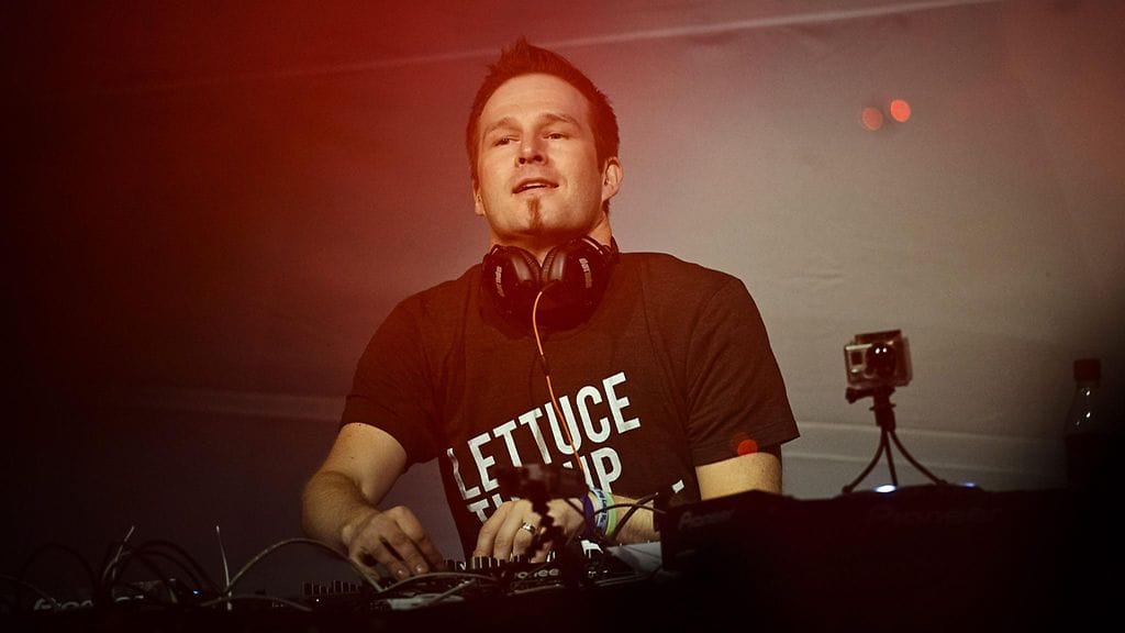 Darude esiintymässä Weekend-festivaaleilla Helsingissä vuonna 2013.