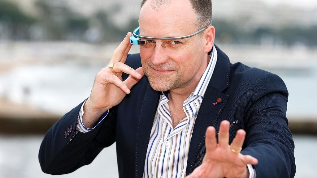 Näyttelijä David Hewlett testasi älylaseja huhtikuussa. Seuraavaksi testivuorossa ovat Dubain poliisit.