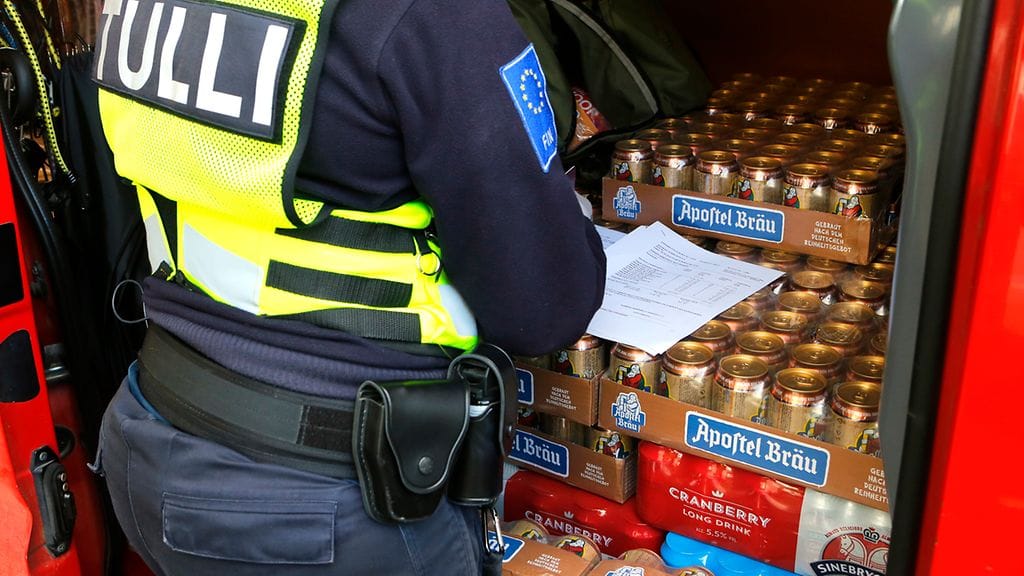 Matkustajatuonti väheni kaikissa muissa juomaryhmissä paitsi siiderissä ja väkevissä alkoholijuomissa.
