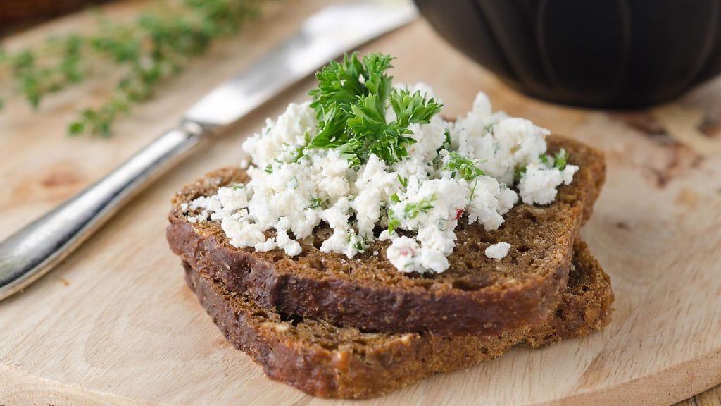 Raejuustoa voi auttaa sinua saavuttamaan painonhallintaan liittyvät tavoitteesi.