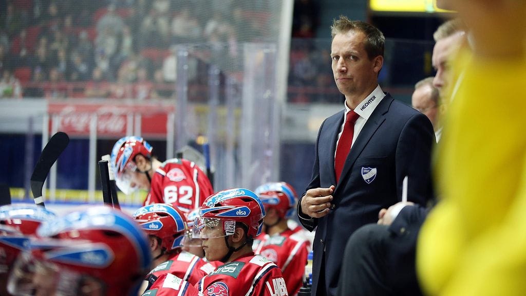 Kärppien murskaluvut vetivät HIFK-luotsi Antti Törmäsen hiljaiseksi. (arkistokuvaa)