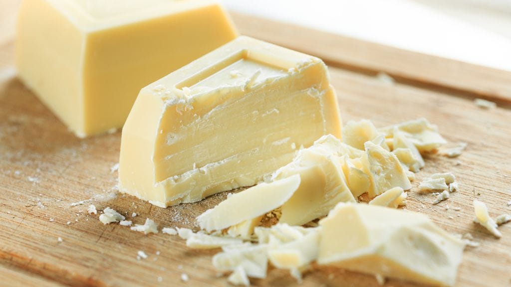 Valkosuklaavaahto valmistuu helpolla reseptillä nopeasti.