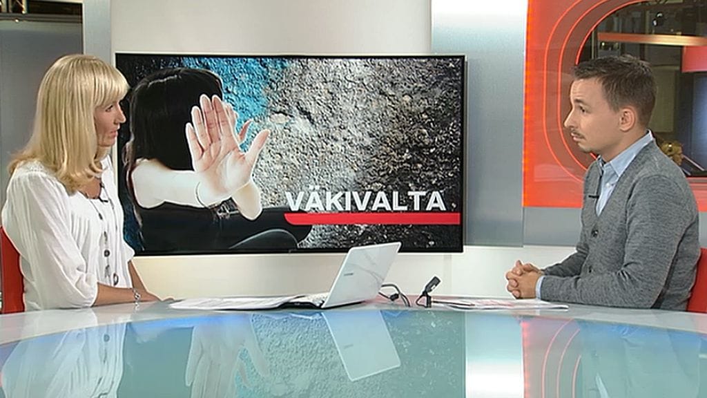 Helsingin nuorisotoimen johtaja Tommi Laitio esitti näkemyksiään katuväkivaltailmiön kitkemiseksi MTV Uutislivessä 8. lokakuuta.