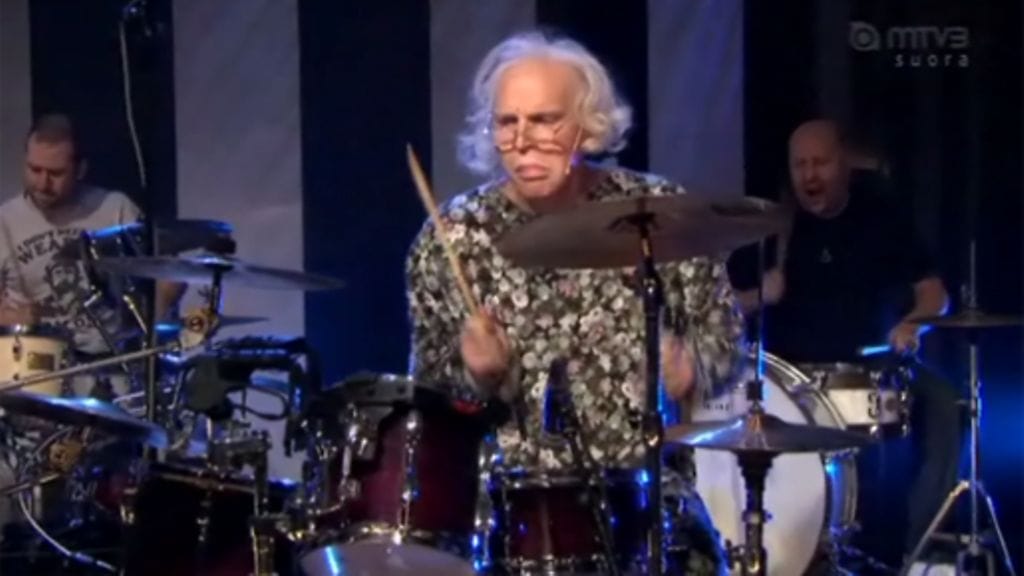 Putous-Hieno yllätti rumpalin taidoillaan.