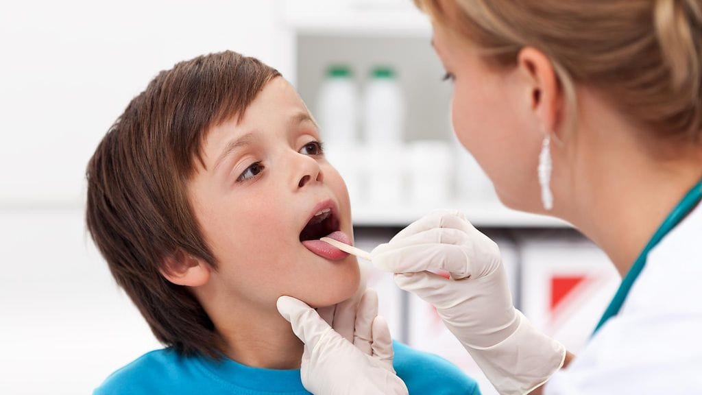 lapsi lääkärissä