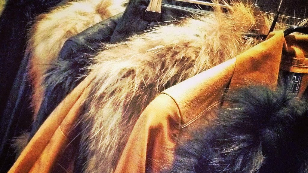 Marita Huurinaisen WILD-malliston tuotteita rekillä.