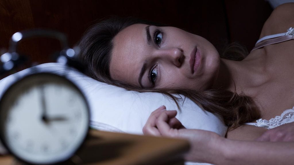 Unettomuusvaikeudet ovat yleisempiä naisilla.