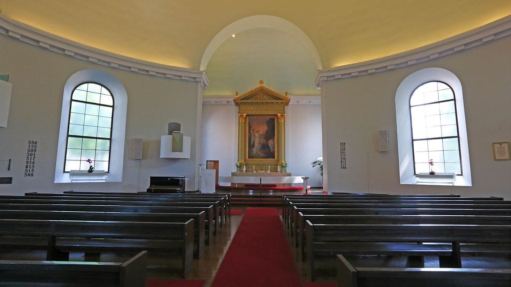 Hämeenlinnan evankelis-luterilainen kirkko sijaitsee Hämeenlinnan keskustassa torin laidalla. Kuvituskuva.