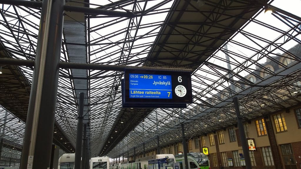 Häiriön takia asemien raide- ja aikataulumonitorit eivät päivity ja voivat sisältää vanhentunutta tietoa. Kuvituskuva.