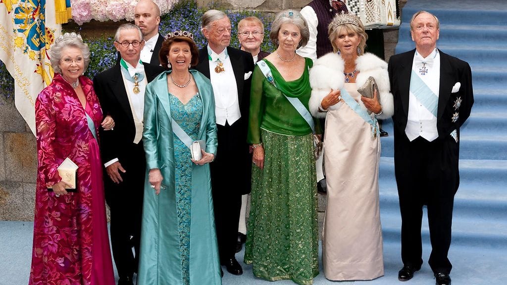 Christina, Désirée, Margaretha ja Birgitta puolisoineen Victorian ja Danielin häissä.