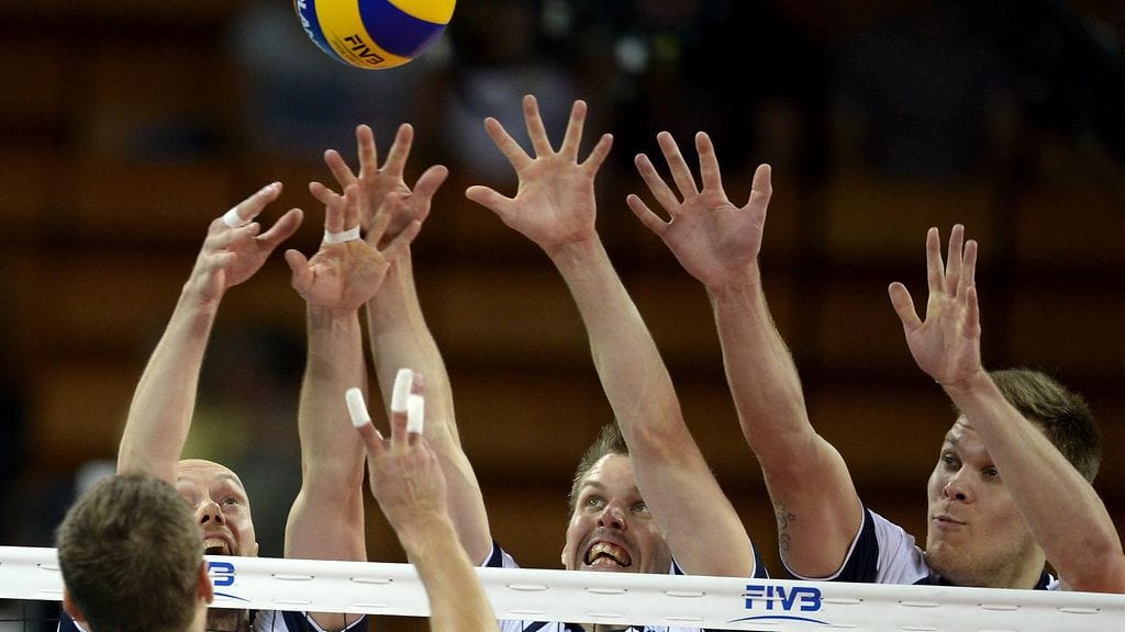 Mestaruusliigaa taottiin kolmella paikkakunnalla.