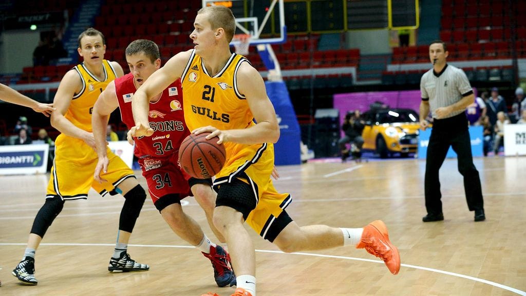 Seagullsin Lauri Toivonen pussitti 17 pistettä Bisonsia vastaan.