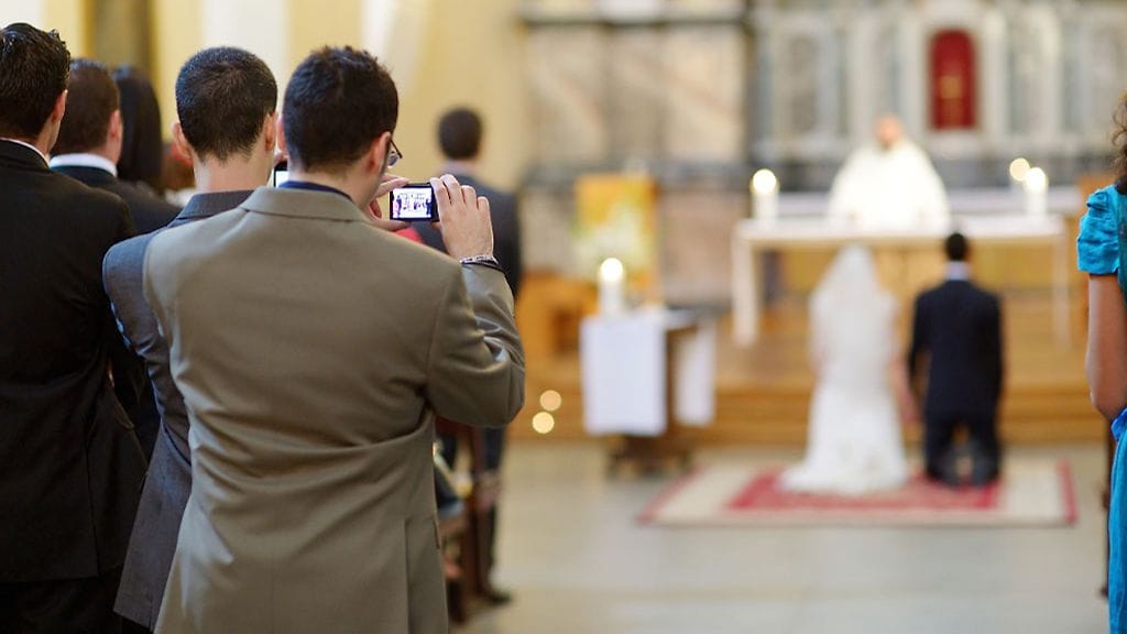 Häissä on sallittua ottaa omia kuvia, mutta varmista, ettet ole palkatun valokuvaajan tiellä.