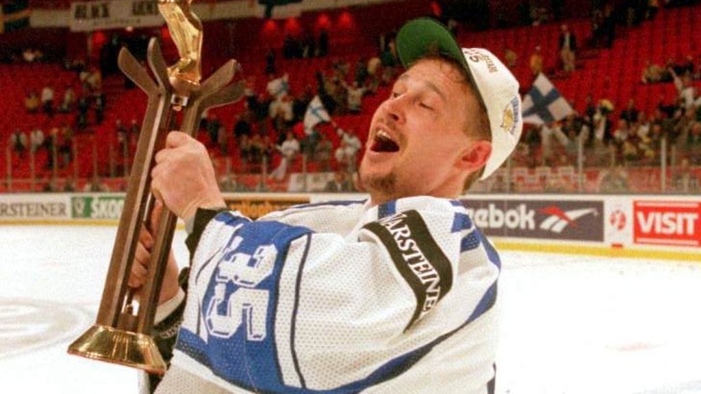 Jarmo Myllys ja MM-pokaali vuonna 1995