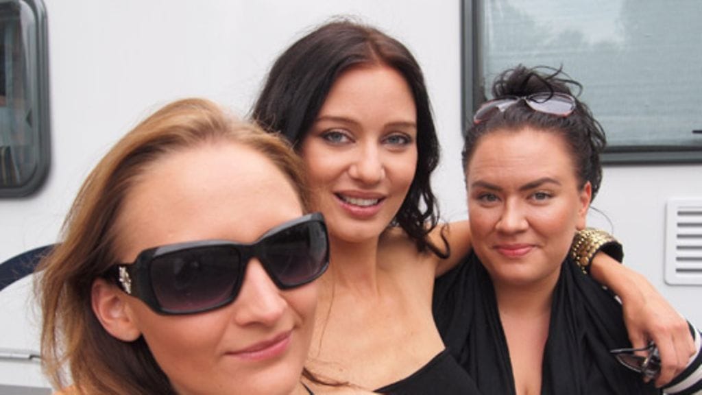 Karavaanarit - Noora Hautakangas ystävineen