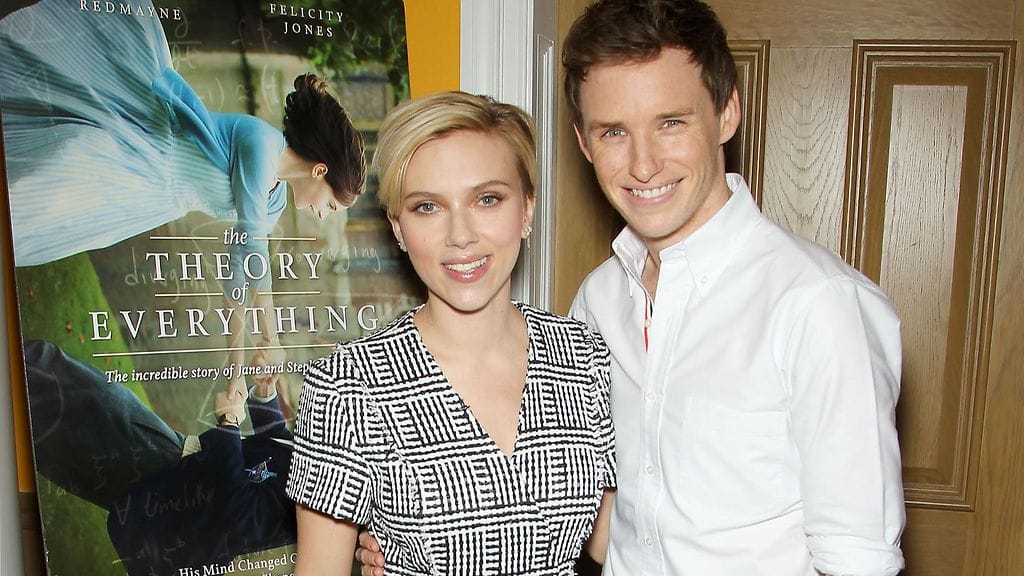 Scarlett Johansson ja näyttelijäkollega Eddie Redmayne.