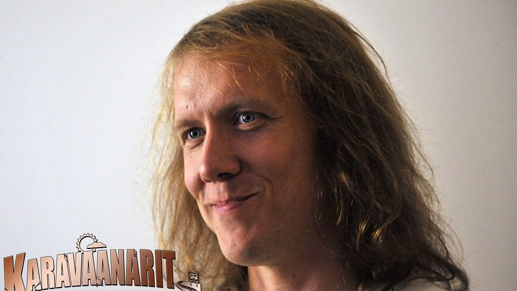 Karavaanareissa kurkistettiin Apulannan Sipe Santapukin ekokotiin. Kuva Lehtikuva/MTV3.