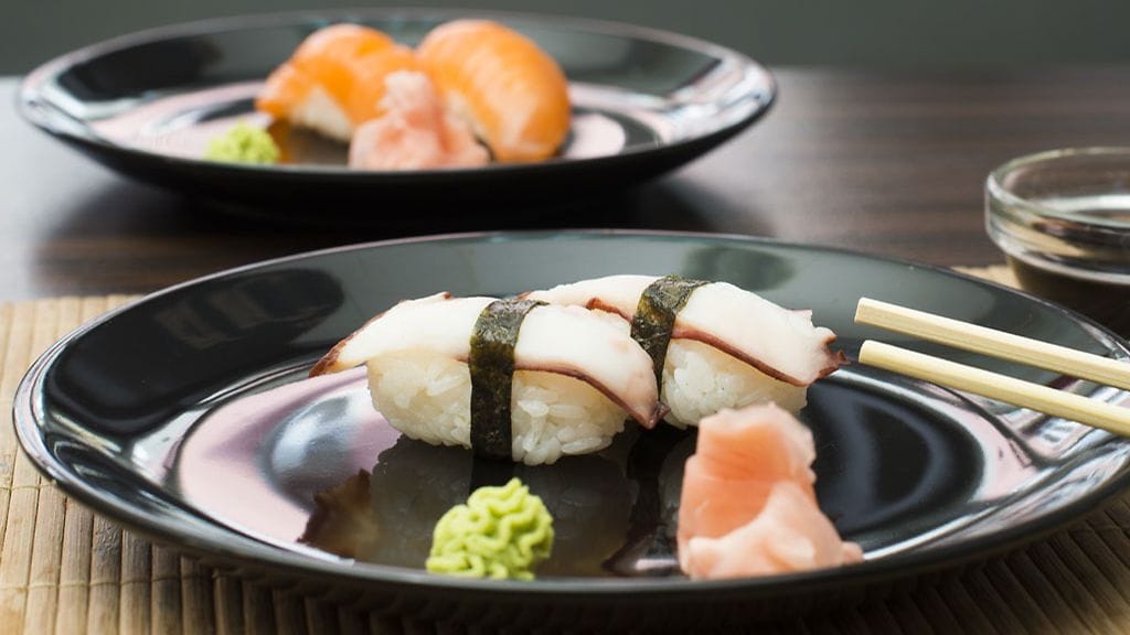 Herkulliselle sushilautaselle saattaa päätyä äärimmäisen uhanalaista sinievätonnikalaa.