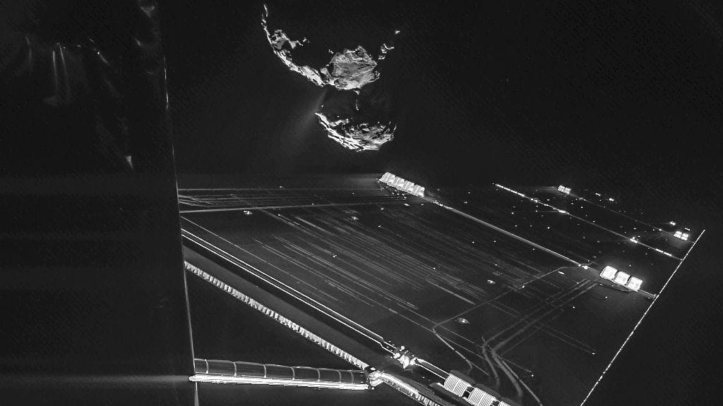 Rosettan kuvaa 67P/Churyumov-Gerasimenko-komeetasta noin 16 kilometrin etäisyydeltä.